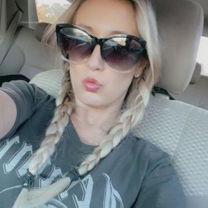 Meet your Posher, April